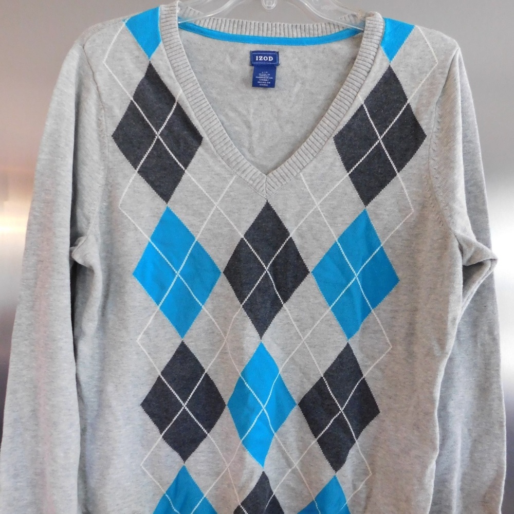 IZOD Grey & Light Argyle Pullover Sweater